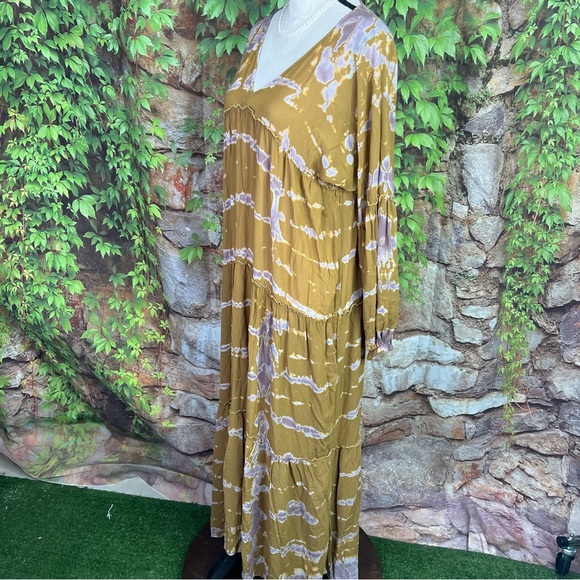 YOUNG, FABULOUS, AND BROKE Gold Batik Maxi Dress, S - Picture 5 of 10